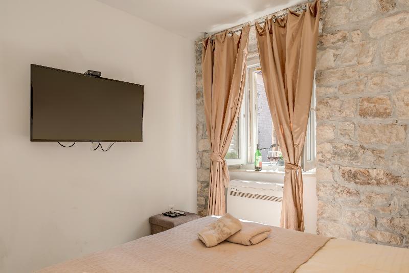 Temple Luxury Apartments & Rooms สปลิท ภายนอก รูปภาพ