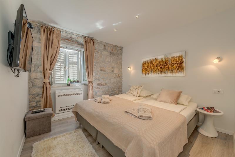 Temple Luxury Apartments & Rooms สปลิท ภายนอก รูปภาพ